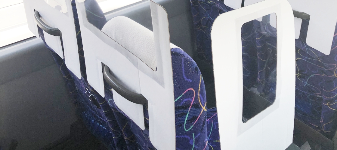 バス用座席横ガルウイングタイプ飛沫防止シールド